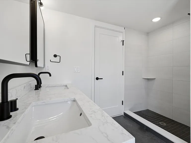 627 N 16th St — Photo 16