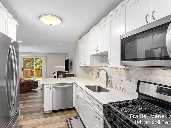 5th image of 1042 Ada Place Dr SE
