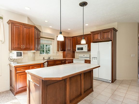 2nd image of 4749 Brentwood Ct