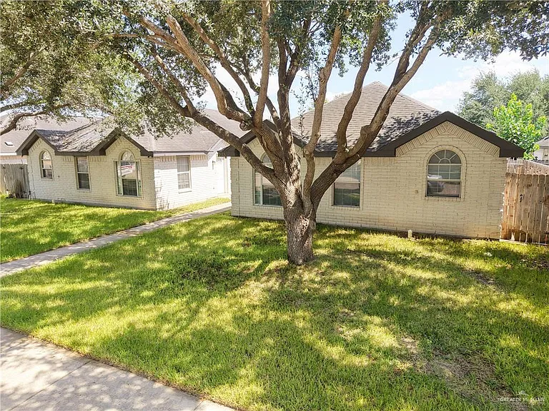 2113 W Carlos Dr — Photo 2