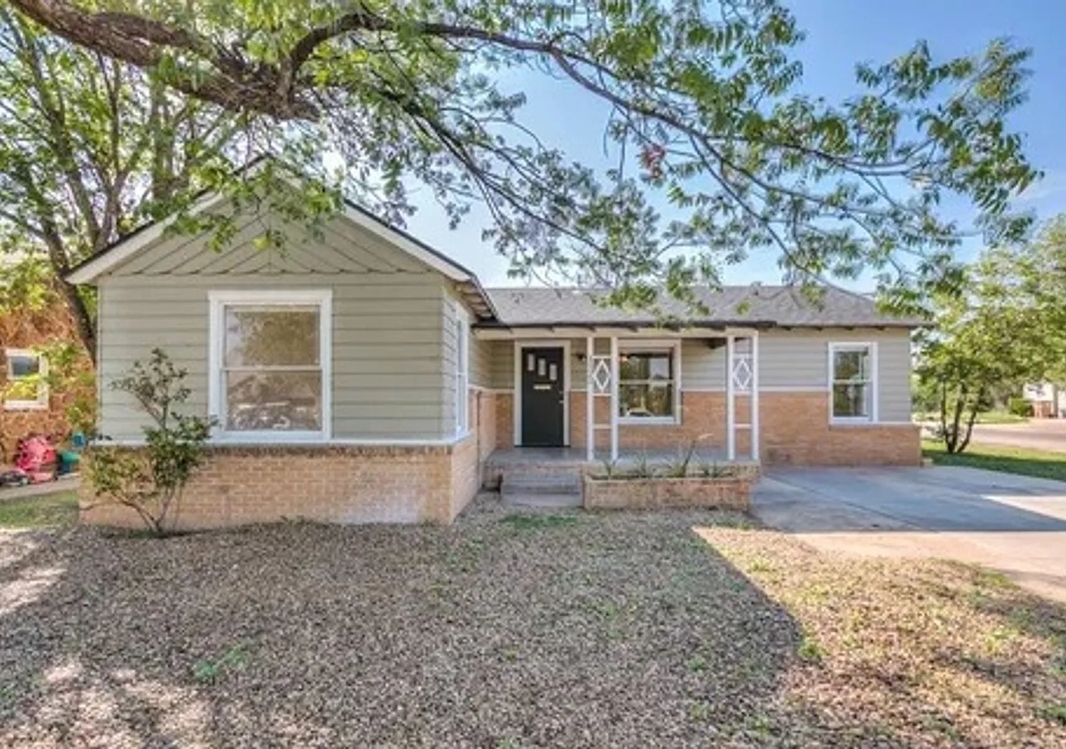 Now Available - 4 Bedroom Home!! — Photo 1
