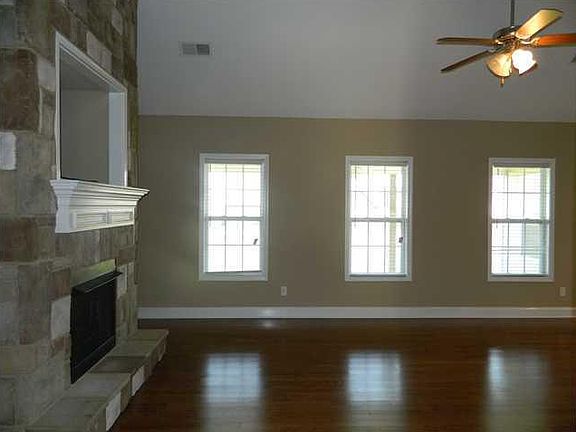 3rd image of 80 Oakwood Place Dr