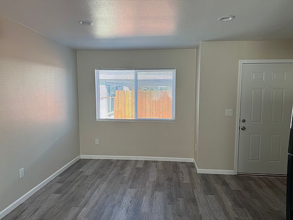 3rd image of 810 W Avenue J