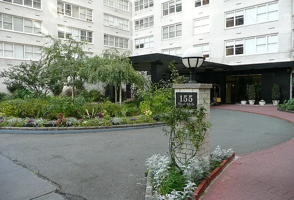 Rented by R&R Realty Partner, Inc. | media 8