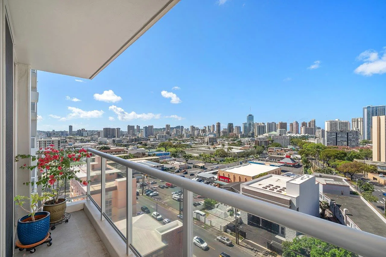 1315 Kalakaua Ave — Photo 1