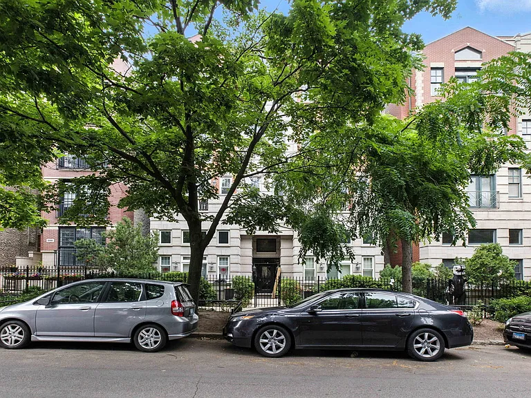 860 W Buckingham Pl #1E — Photo 2