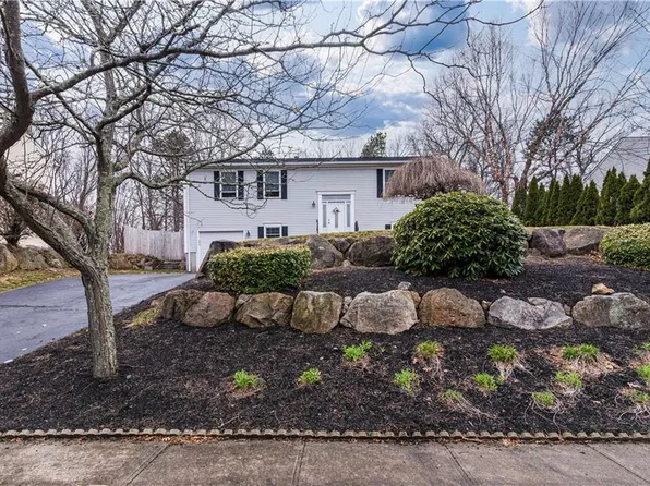 67 Remington Farm Dr, Coventry, RI 02816