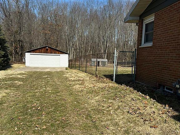 4th image of 54244 Faye Dr