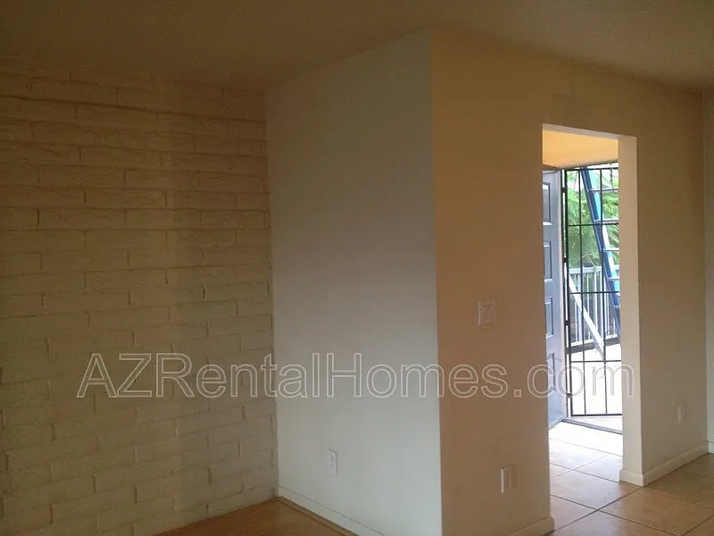 1 bed, 1.0 bath, 803 sqft, $1,199 — Photo 2