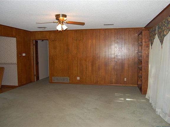3rd image of 1205 Austin Dr