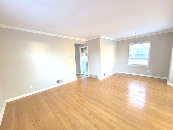 4th image of 2527 N Lake Dr APT 4