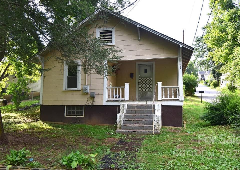 1st image of 608 Robbins Ave NW