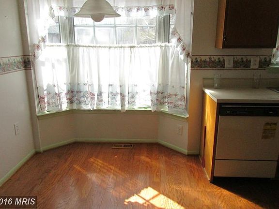 3rd image of 605 New Orchard Pl