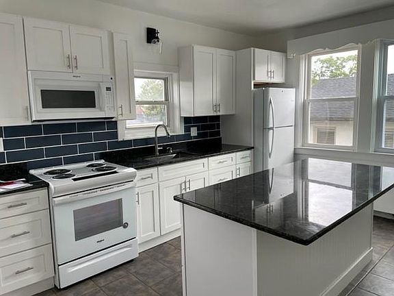 2nd image of 131 E Philadelphia St #818a157b0