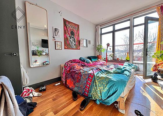 5th image of 374 Kosciuszko St #4H