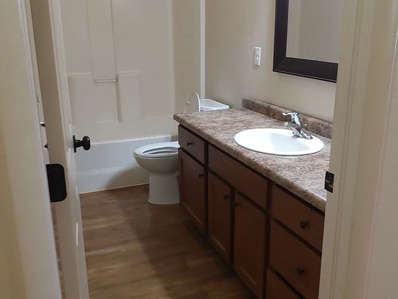 4th image of 1777 Edison Ave #5