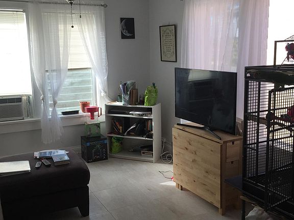 5th image of 1621 Van Buren St APT 7