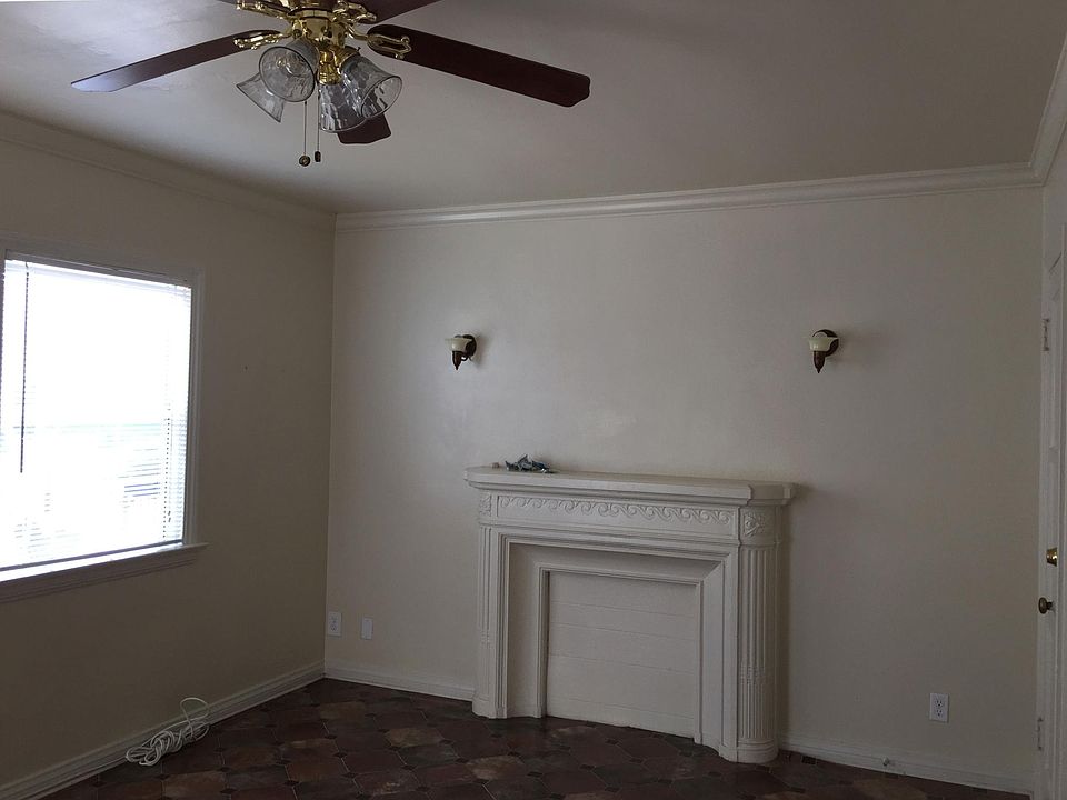 2nd image of 1011 W 65th St