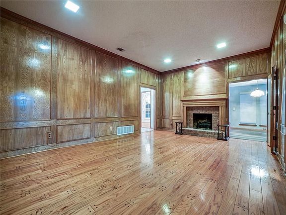 5th image of 3028 Club Country Dr