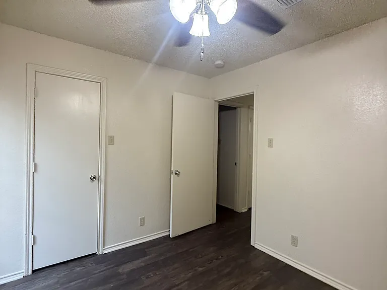 721 Avenue A #3 — Photo 10