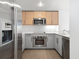 555 4th St