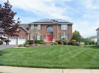 5 Stanley Dr, Monroe Township, NJ 08831