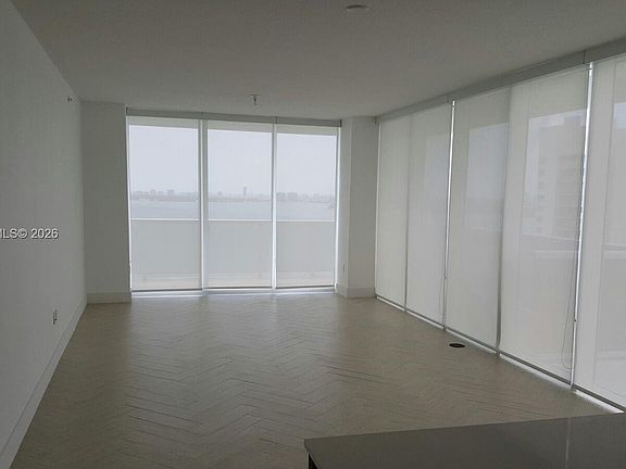 4th image of 600 NE 27th St APT 2705