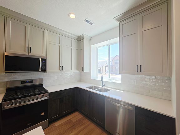 5th image of 2946 N Devon Dr #248