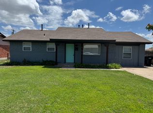 752 SW 4th Pl, Moore, OK 73160