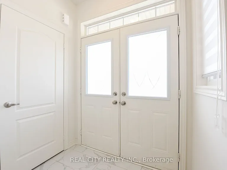 38 Silver Meadow Gdns — Photo 5