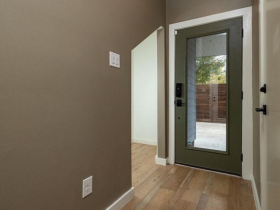 4th image of 2118 N Carroll Ave #101