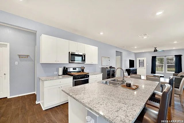 4 bed, 2.5 bath, 2182 sqft, $1,850 — Photo 2