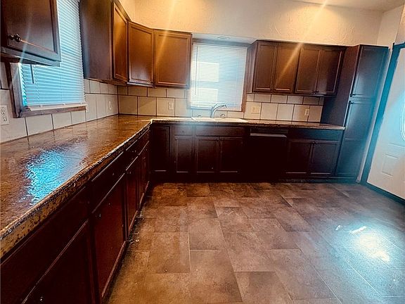 4th image of 602 4th St