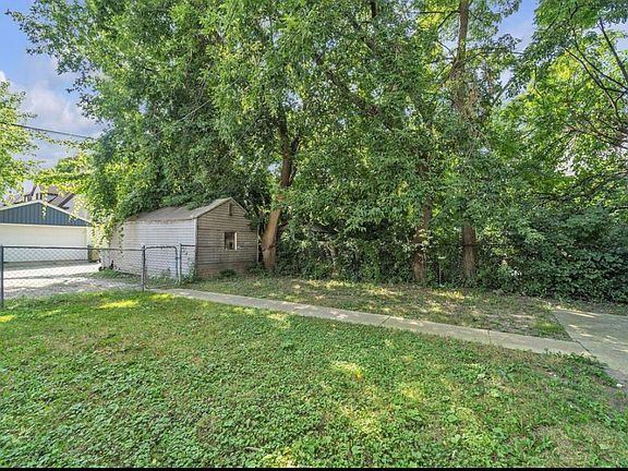 4th image of 2932A N Holton St #A