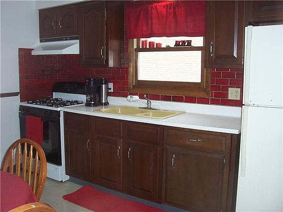 2nd image of 37 Clover Pl