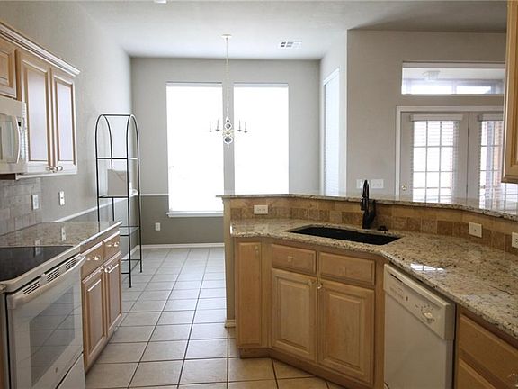 4th image of 536 Woodsong Dr