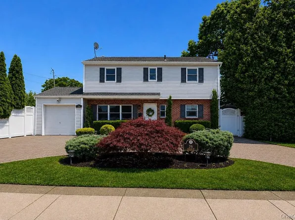 26 Cedar Street, Farmingdale, NY 11735