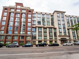 18 Beverley St #709, Toronto, ON M5T3L2