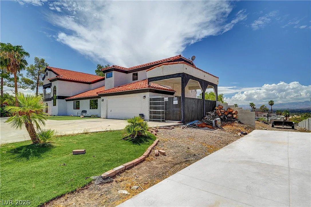 4 bed, 3.0 bath, 3371 sqft, $3,800 — Photo 2