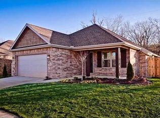 2679 N Villa Blvd, Fayetteville, AR 72703