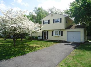 9 Garrett Pl, Middletown, NJ 07748