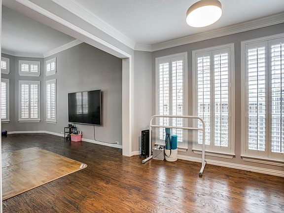 4th image of 801 Heatherglen Ct