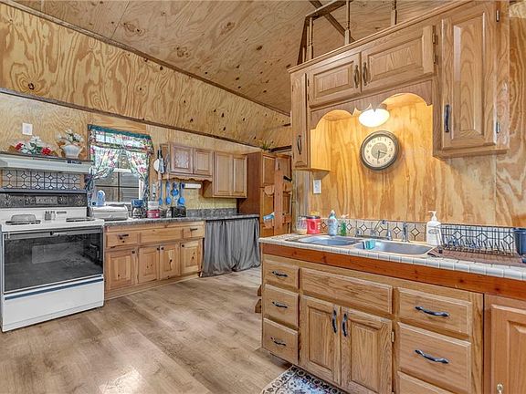 3rd image of 34 Hackberry Dr