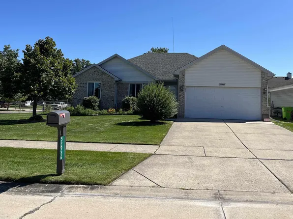52936 Burgess Dr, Chesterfield, MI 48047
