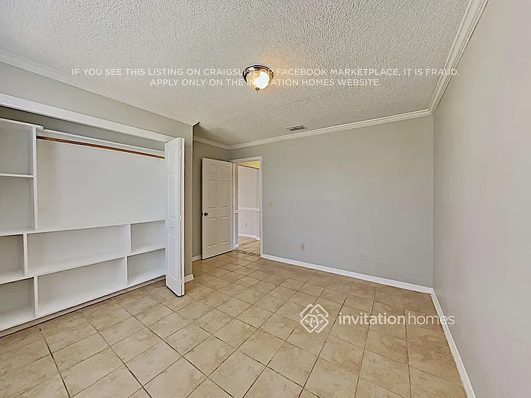 2463 Twin Springs Dr N — Photo 12