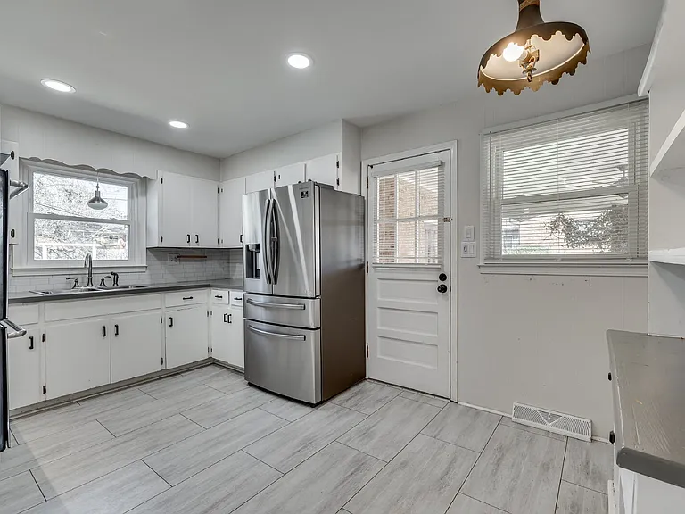 1615 Tillman St — Photo 11