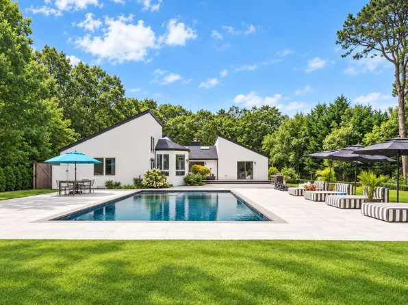 29 Blue Jay Way, East Hampton, NY 11937