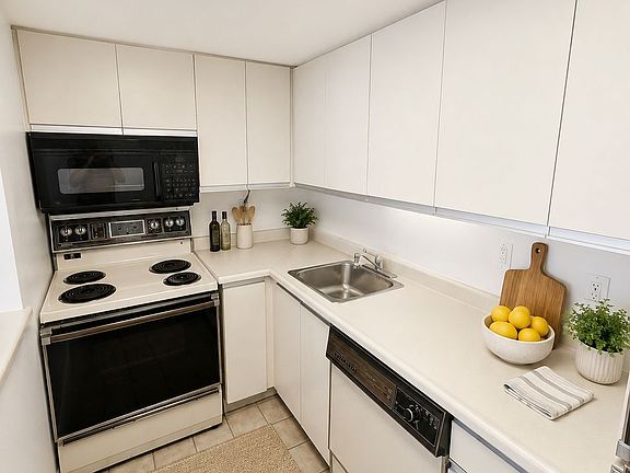 2nd image of 705 King St W #215