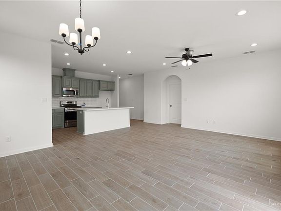 3rd image of 2923 Blossom St