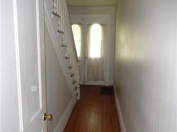 3rd image of 225 Chapin St